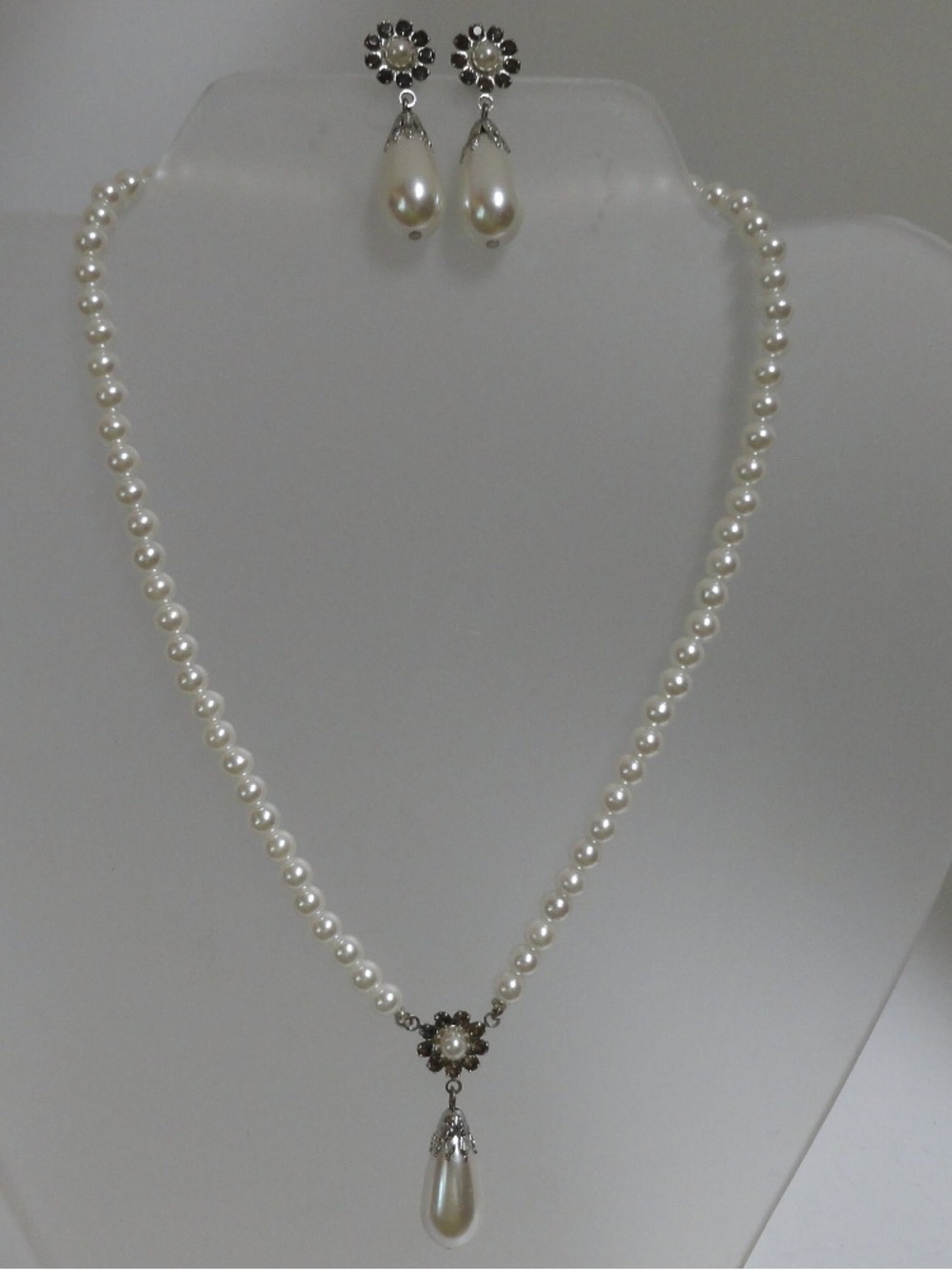 Vintage Style Faux Pearl & Teardrop Jewelry 3 Piece Set Necklace & Earrings
